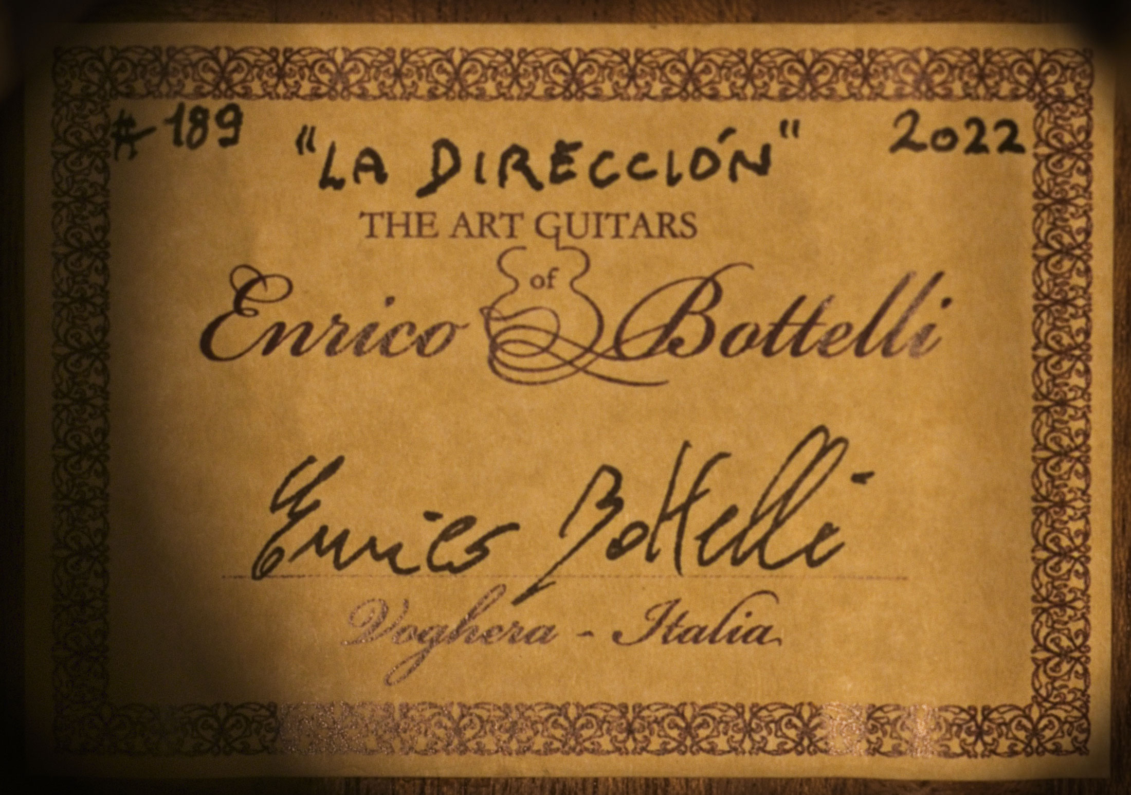 002-La-Direccion-label-Bottelli-Guitars